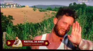 Mattia si racconta durante un confessionale al contadino cerca moglie